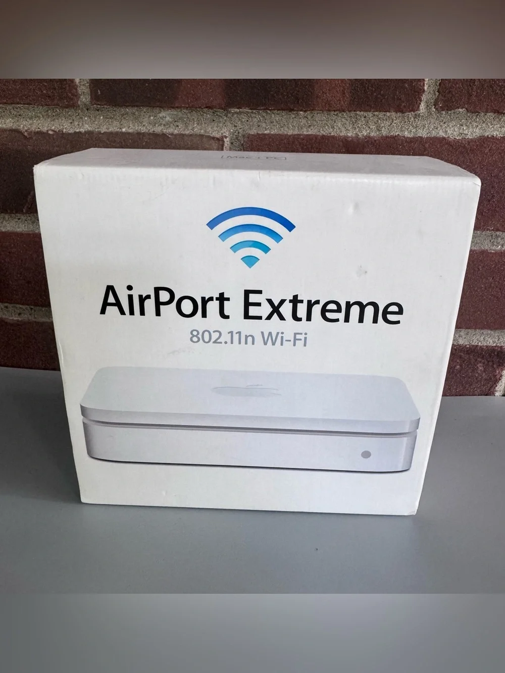 Apple AirPort Extreme A1354 4th Gen WiFi Router MC340LL/A w/ Box Power Adapter.